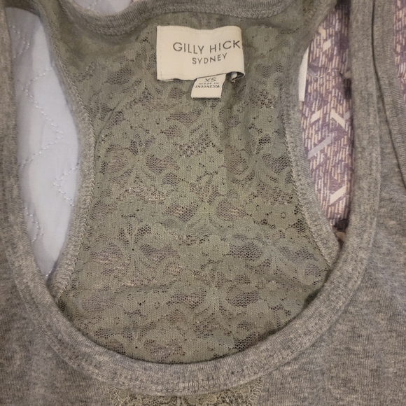 2 Gilly Hicks camisole - Picture 3 of 10